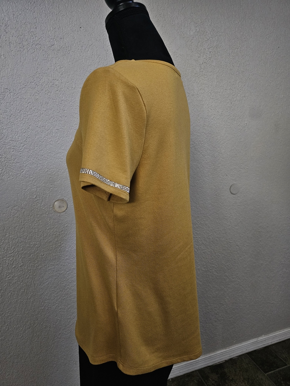 Mustard Short-Sleeve Cutout Women's Top M - Picture 8 of 10